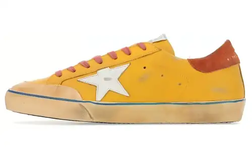 Golden Goose Space Star Leather Low top Stylish Skateboarding Shoes Men's Yellow Distressed
