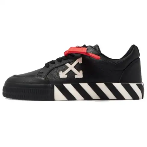 OFF WHITE Leather Low top Skateboard Shoes Women's Black