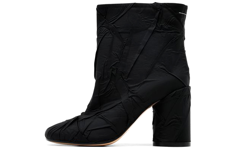 MM6 Maison Margiela Comfortable black low boots, simple and elegant design