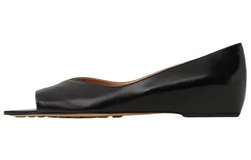Bottega Veneta Punta Leather Casual Shoes Women's Black