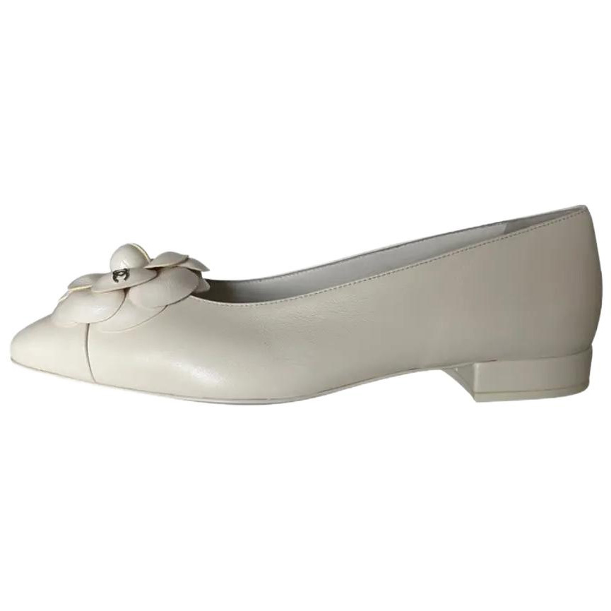 CHANEL 22A Early Autumn Cow Leather Casual Shoes Women's White