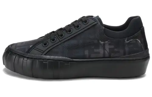 FENDI FF Fabric Low top Stylish Skateboarding Shoes Men's Black
