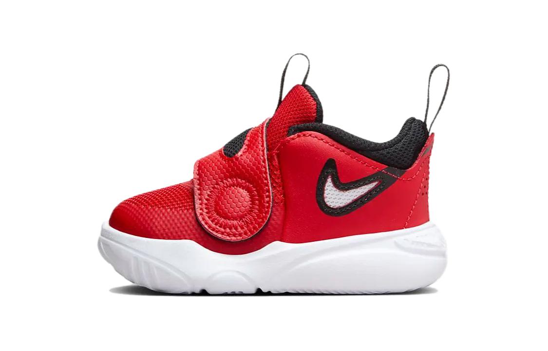 Детские кроссовки Nike Team Hustle (красно-черные)