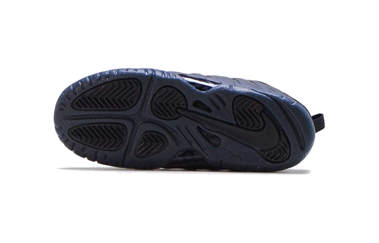 Детские кроссовки Nike Foamposite One Little (черные) — фото 5