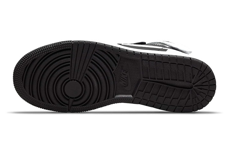 Мужские кроссовки Jordan Air Jordan 1 Hi FlyEase (черно-белые) — фото 6