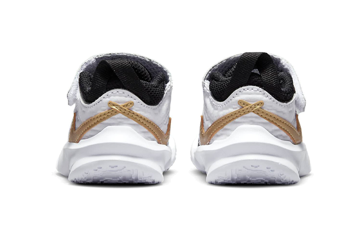 Детские кроссовки Nike Team Hustle D 10 (черно-бело-золотые) — фото 7