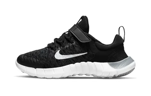 Nike Free RN comfortable and casual shock-absorbing low-top children's running shoes black and white for small and medium-sized children