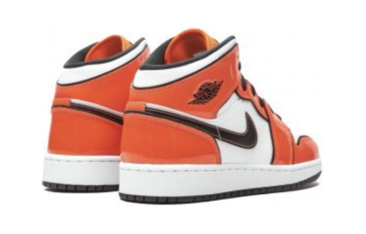 Детские кроссовки Jordan Air Jordan 1 Mid SE (бело-оранжевые) — фото 6