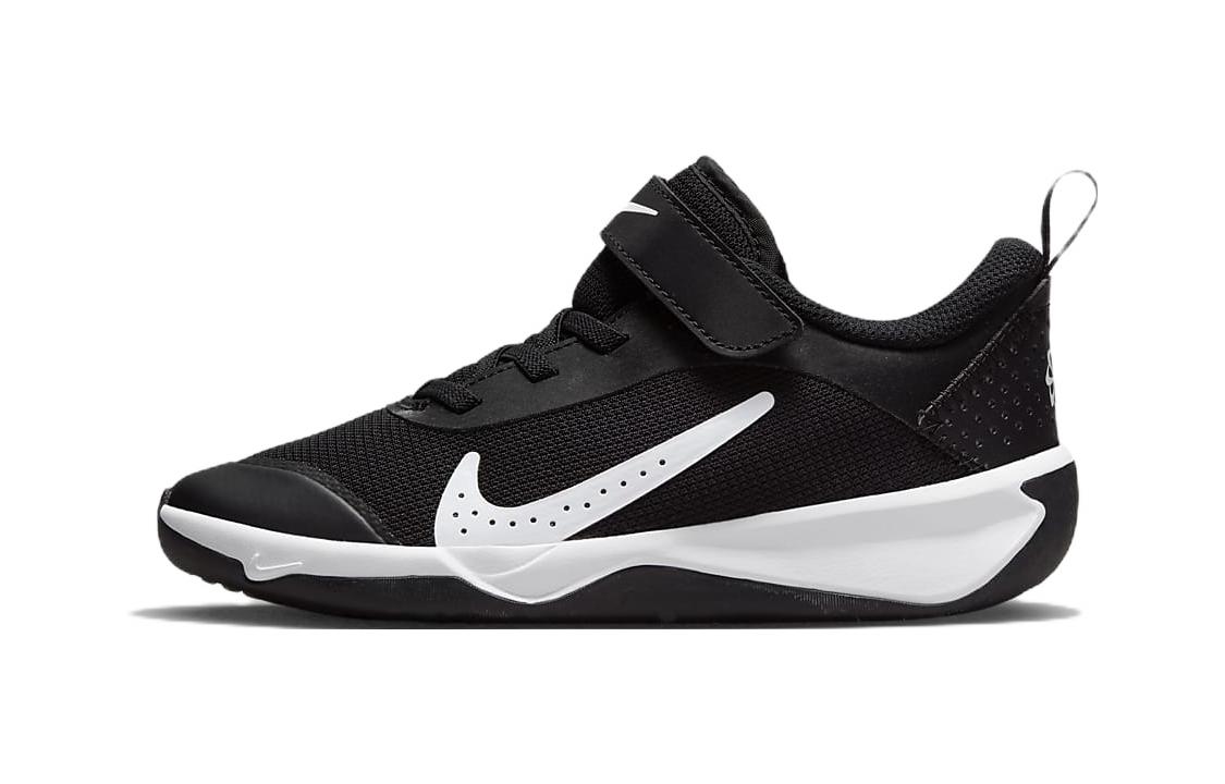 Детские кроссовки Nike Nike Omni Multi-Court (черно-белые)