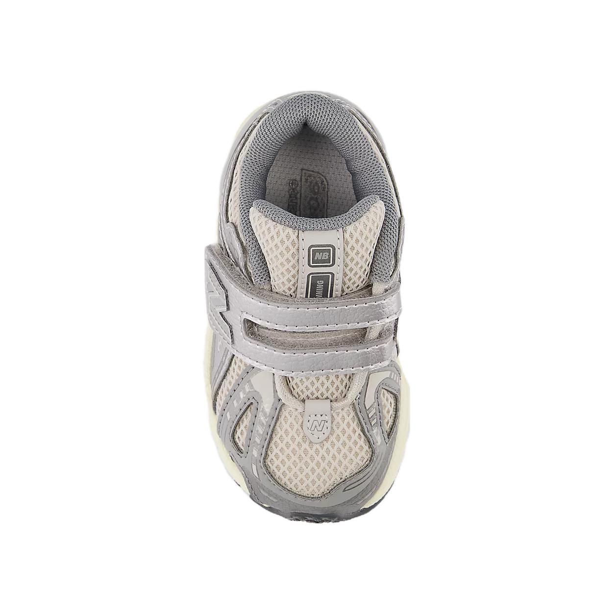 Детские кроссовки New Balance NB 1906R (серо-серебристые) — фото 6