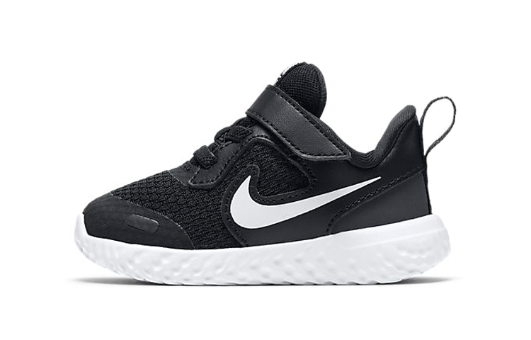 Детские кроссовки Nike Revolution 5 (черно-белые) — фото 1