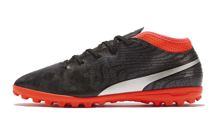 Детские бутсы PUMA One 18.4 TT (черно-красные)