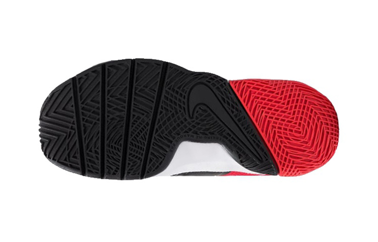 Детские кроссовки Nike Team Hustle D 8 (черно-красно-белые) — Чёрный / красный / белый — фото 5
