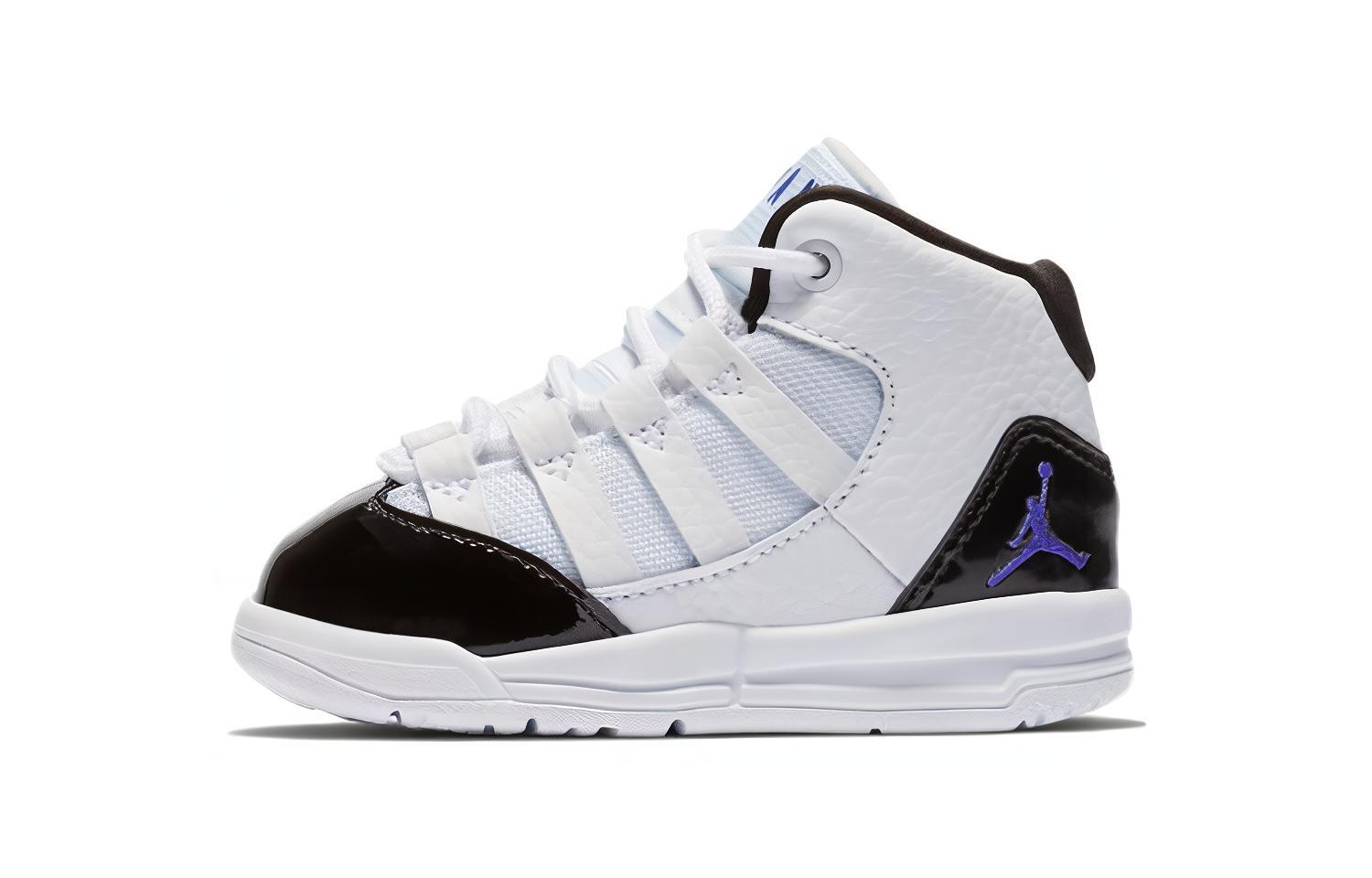 Детские кроссовки Jordan Max Aura (черно-белые)