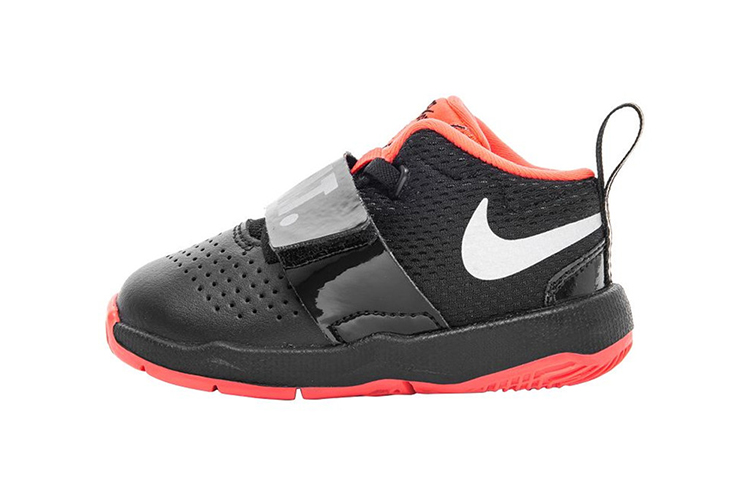 Детские кроссовки Nike Team Hustle D 8 JDI (черно-красный)