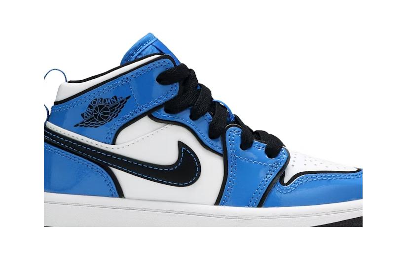 Детские кроссовки Jordan Air Jordan 1 Mid "Signal Blue" (сине-белые) — Синий / белый — фото 4