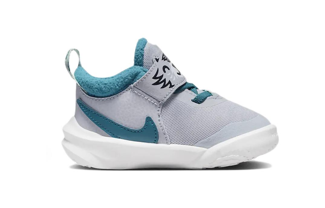 Детские кроссовки Nike Team Hustle D 10 (серый) — 狼灰/亮杉木绿/瓷釉绿/山峰白 — фото 4
