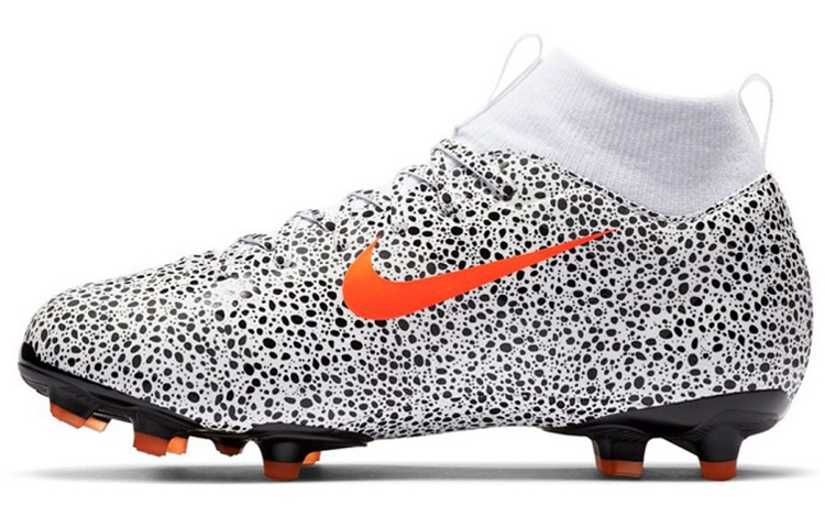 Детские кроссовки Nike Mercurial Superfly 7 Academy CR7 (черно-бело-оранжевые)