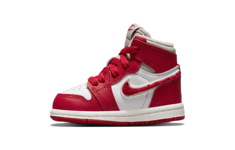 Детские кроссовки Jordan Jordan Air Jordan 1 Retro High OG (бело-красный)