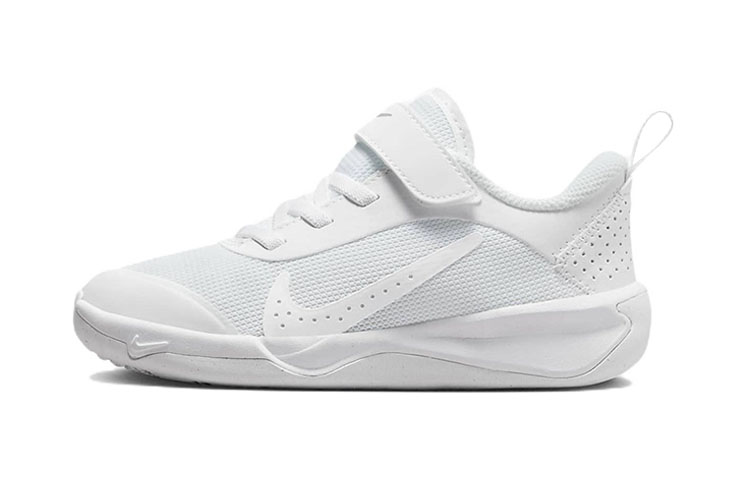 Детские кроссовки Nike Omni Multi-Court (белые)