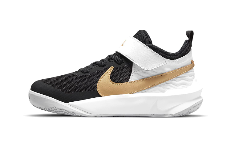 Детские кроссовки Nike Team Hustle D 10 (черно-бело-золотой)