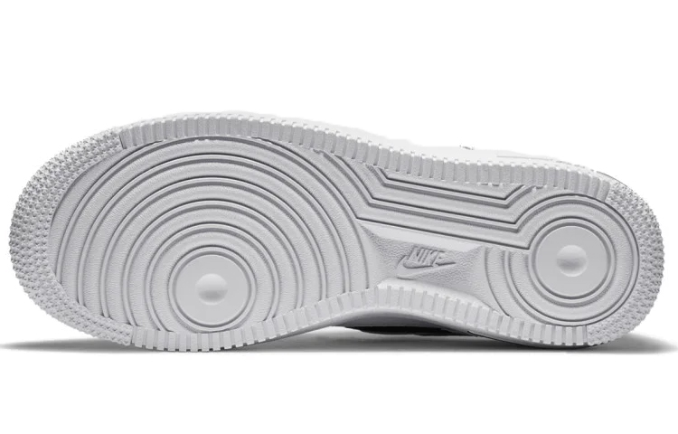 Кроссовки Nike NikeAir Force 1 07 GS (белый / черный) — Белый / чёрный — фото 8