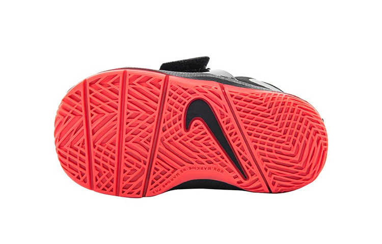 Детские кроссовки Nike Team Hustle D 8 JDI (черно-красный) — Чёрный / красный — фото 6
