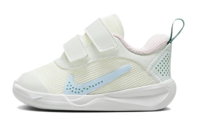 Детские кроссовки Nike Omni Multi-Court (бело-желтые)