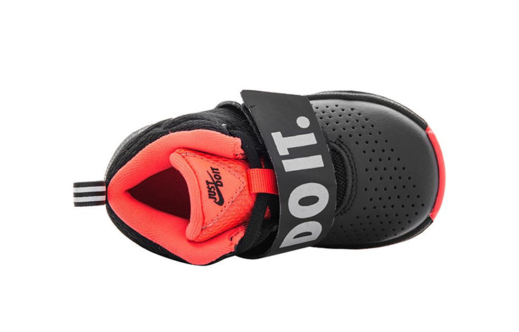 Детские кроссовки Nike Team Hustle D 8 JDI (черно-красный) — Чёрный / красный — фото 4