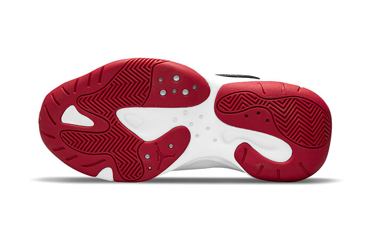 Детские кроссовки Jordan Air Jordan 11 CMFT Low (черно-бело-красные) — фото 7