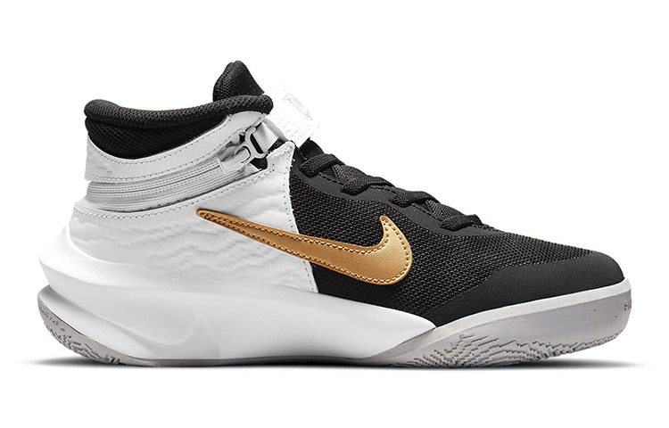 Кеды Nike Team Hustle D 10 FlyEase GS (черно-бело-золотой) — Чёрный / белый / золотой — фото 4