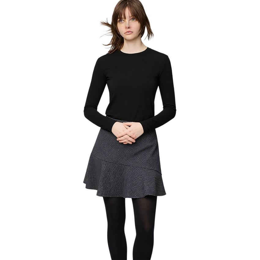 Женская футболка UNIQLO x Clare Waight Keller (черная)