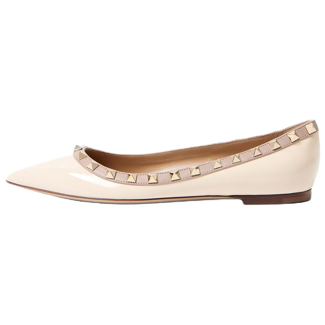 Valentino Заклепки Valentino Rockstud лаковая кожа Балет на плоской подошве обувь для отдыха туфли женский светло слоновая кость белый Цвет пуховки