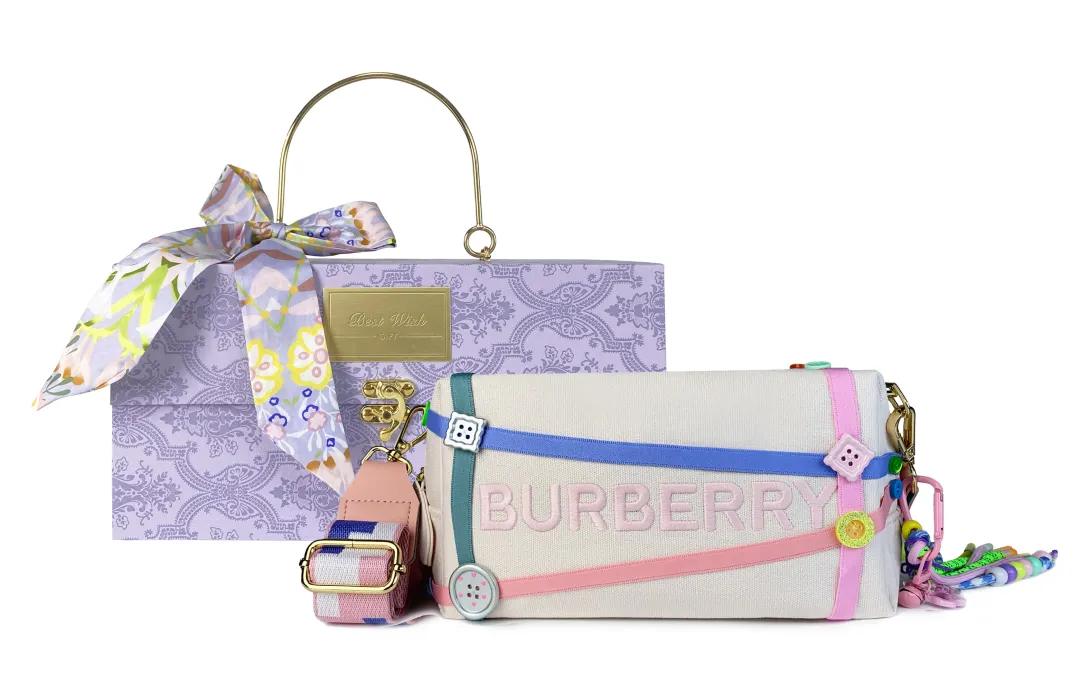 Burberry Makeup & Toiletry Bags Unisex