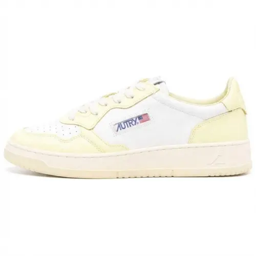 AUTRY Medalist Slip Resistant Low top Skateboard Shoes Men's Light Yellow