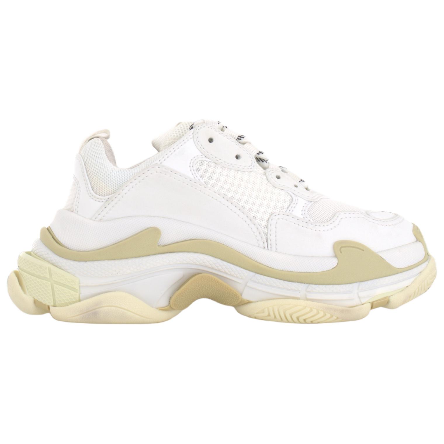 Женские кроссовки Balenciaga Triple S (белые) — фото 2