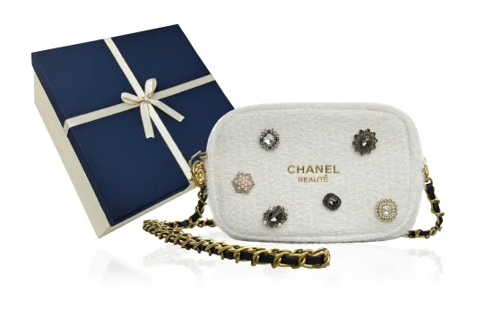 CHANEL Makeup & Toiletry Bags Unisex