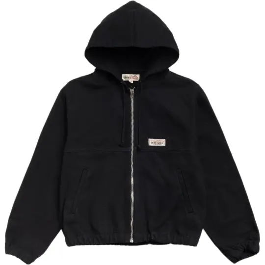 Stussy SS26 РАБОЧАЯ КУРТКА БЕЗ ПОДКЛАДКИ КАНВАС Свободная, удобная и мягкая рабочая куртка с капюшоном, одинакового фасона для мужчин и женщин.