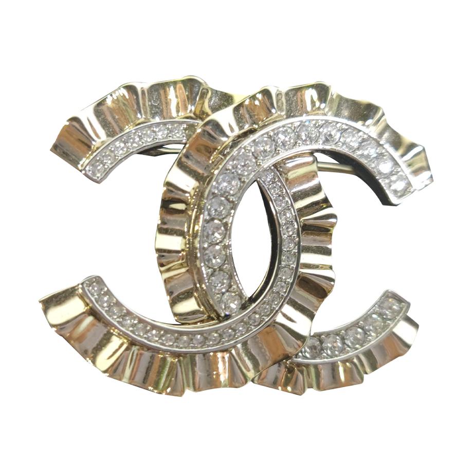 Женская брошь Chanel CHANEL Clogo (серебристо-золотая)