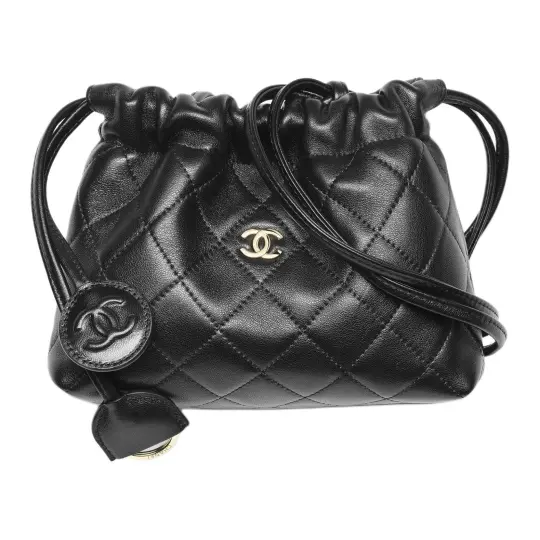 CHANEL Сумка через плечо из овчины и металла цвета золотого лейбла CHANEL 26S с двойным логотипом, женская, черная