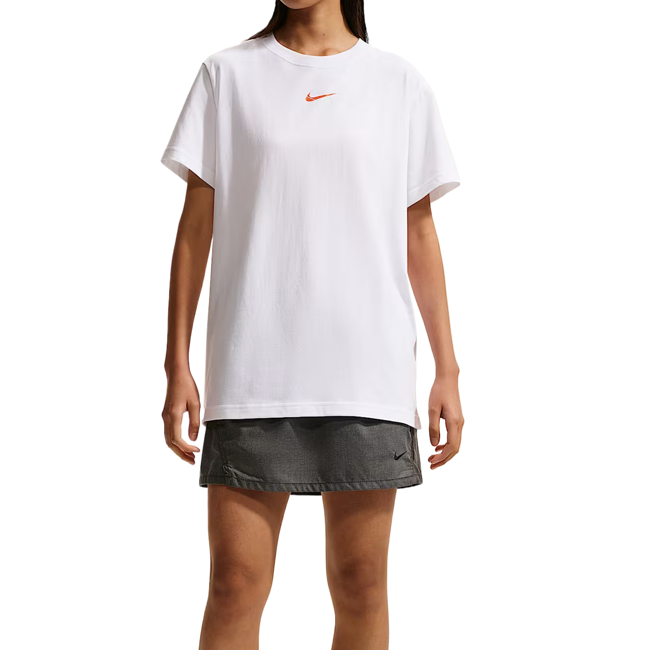 Женская футболка Nike Sportswear Classics (черная)