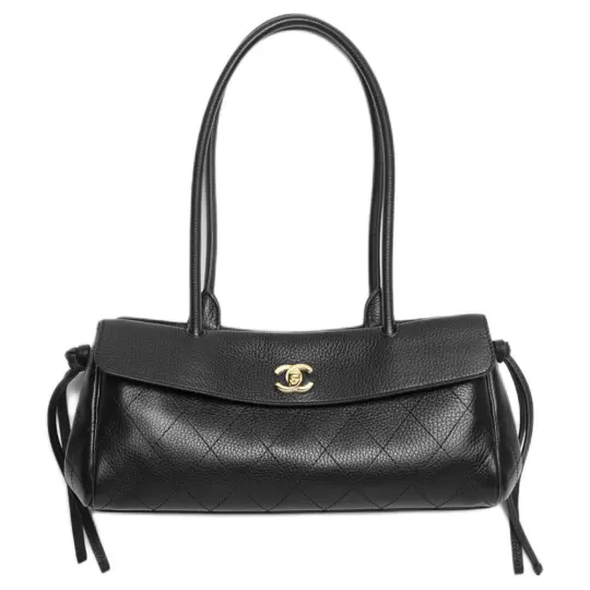 CHANEL Chanel 26S Gold Label Double C Logo Сумка-багет из телячьей кожи с ромбовидным тиснением и металлическим золотом Сумка на плечо Маленькая женская черная