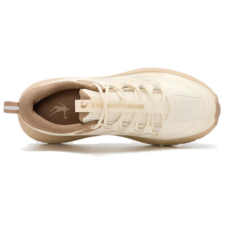 QIAODAN Low top Outdoor Shoes Men’s Vanilla Yellow Deer Umber