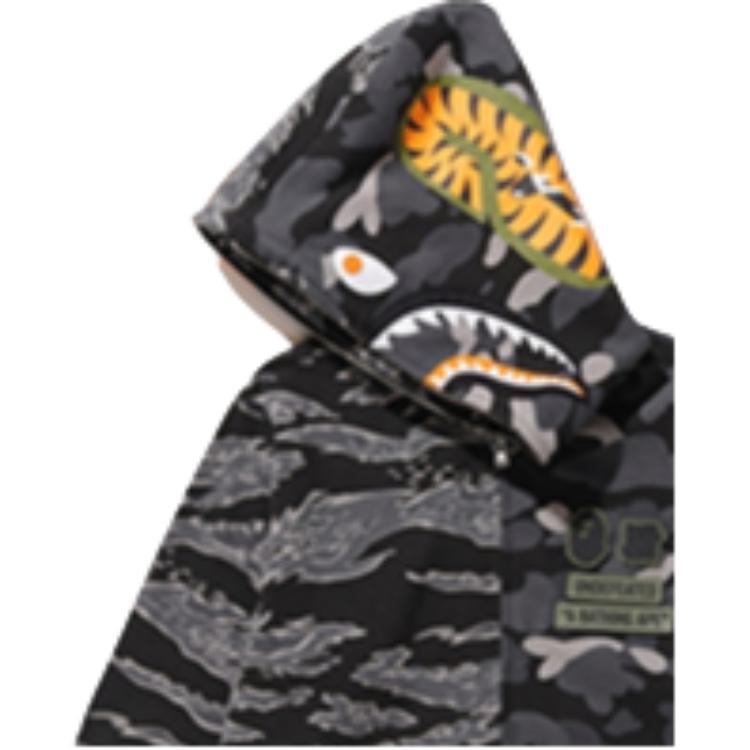 Мужские худи A BATHING APE A BATHING APE x Undefeated Tiger Shark Half Full Zip Hoodie (темный камуфляж) — фото 3