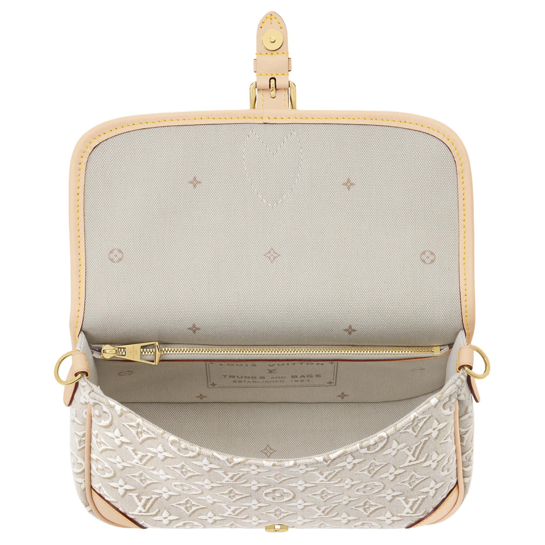 Женская сумка Louis Vuitton LOUIS VUITTON DianeMonogram 130 (серая) — фото 4