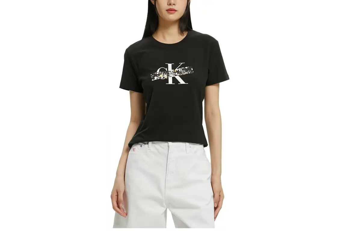 Calvin Klein T-Shirts Women's Black Crew Neck Moderate