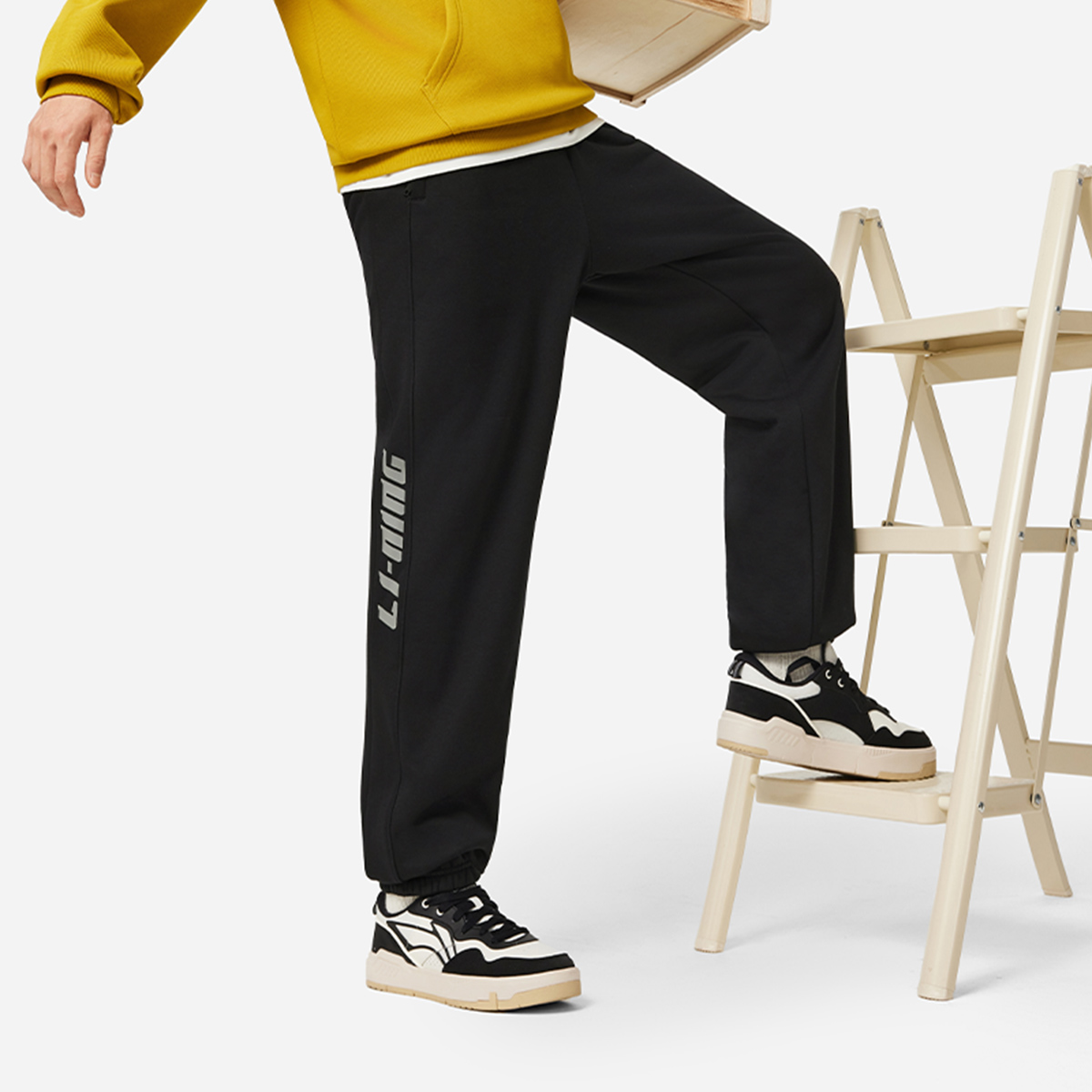 Li Ning Sports Life Collection Comfortable Loose Fit Fleece Lined Thermal Elastic Cuff Versatile Fleece Thermal Pants