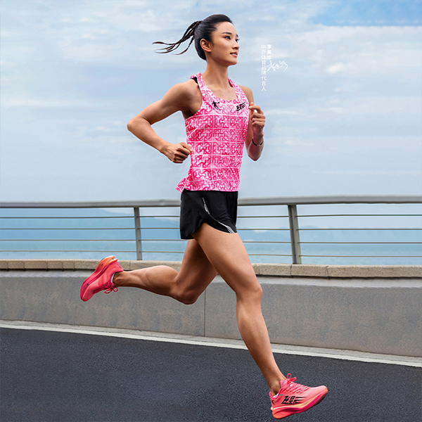 QIAODAN Running T Shirts Men’s Fluorescent Flying Shadow Pink Print Moderate