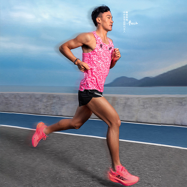 QIAODAN Running T Shirts Men’s Fluorescent Flying Shadow Pink Print Moderate