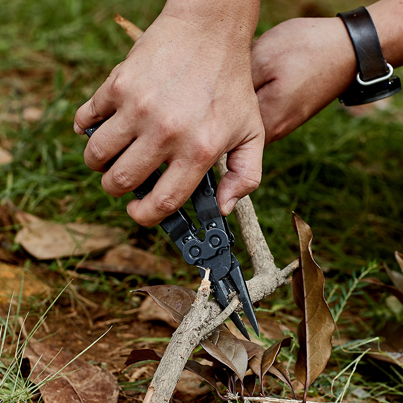 SOG Multi Tool Kits